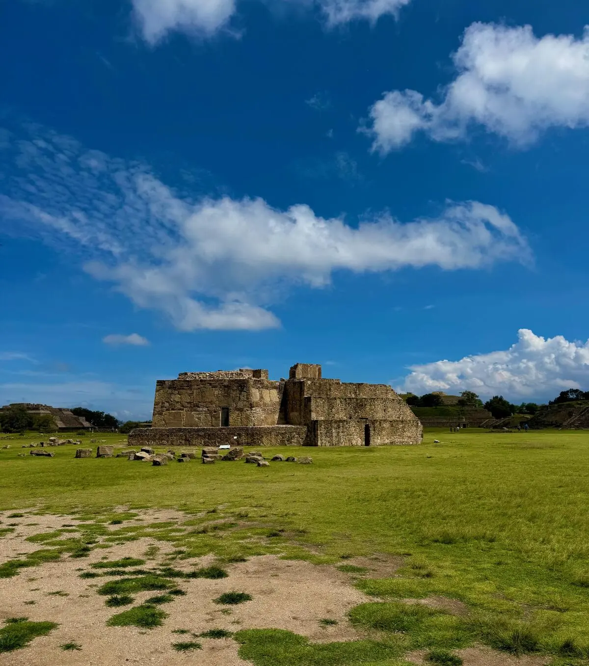 Tour privado en Oaxaca - Edificio J, el observatorio de Monte Albán