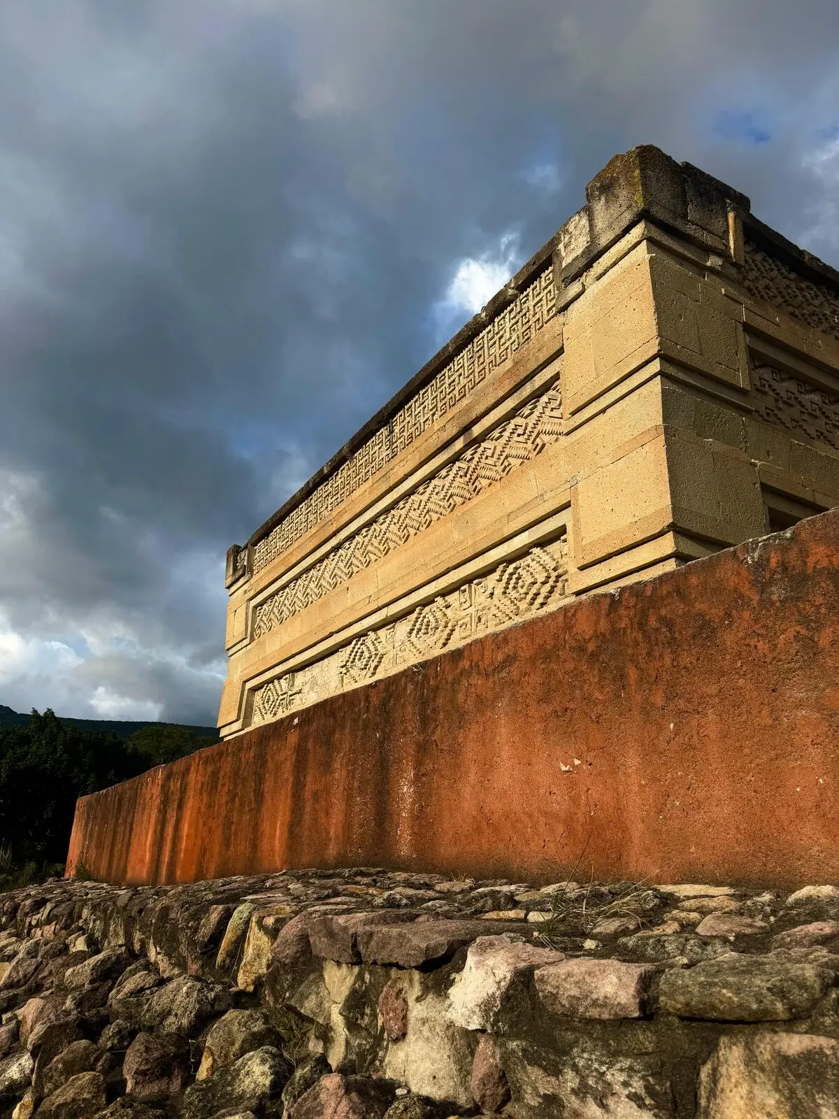 Tour privado en Oaxaca - Muros labrados de Mitla al atardecer