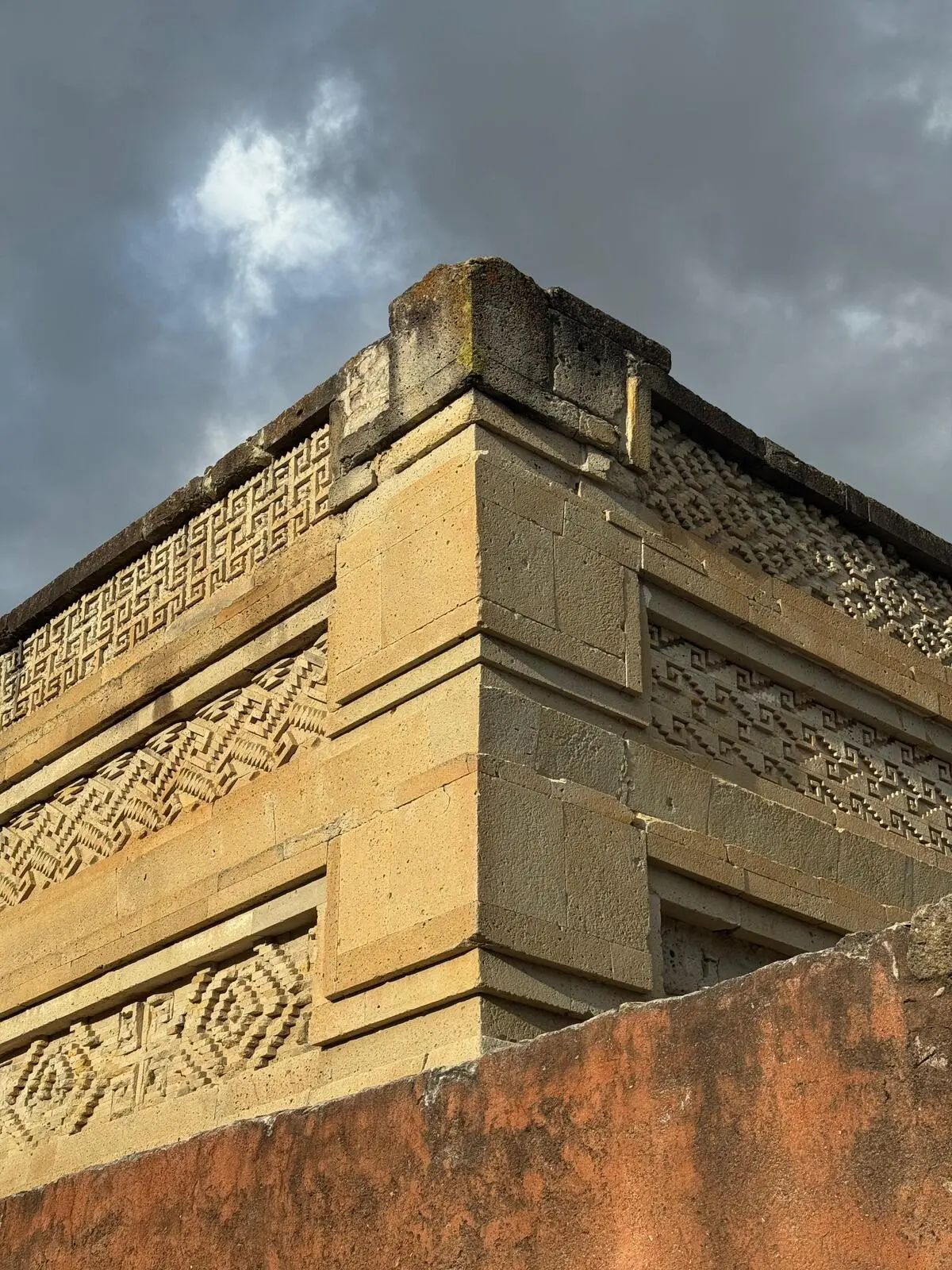 Tour privado en Oaxaca - Detalle de grecas zapotecas en Mitla